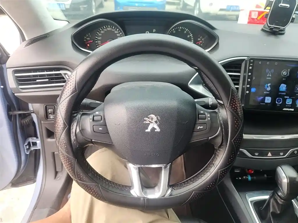 Peugeot 308S 2015 1.2T Auto Dynamic Edition фото 11