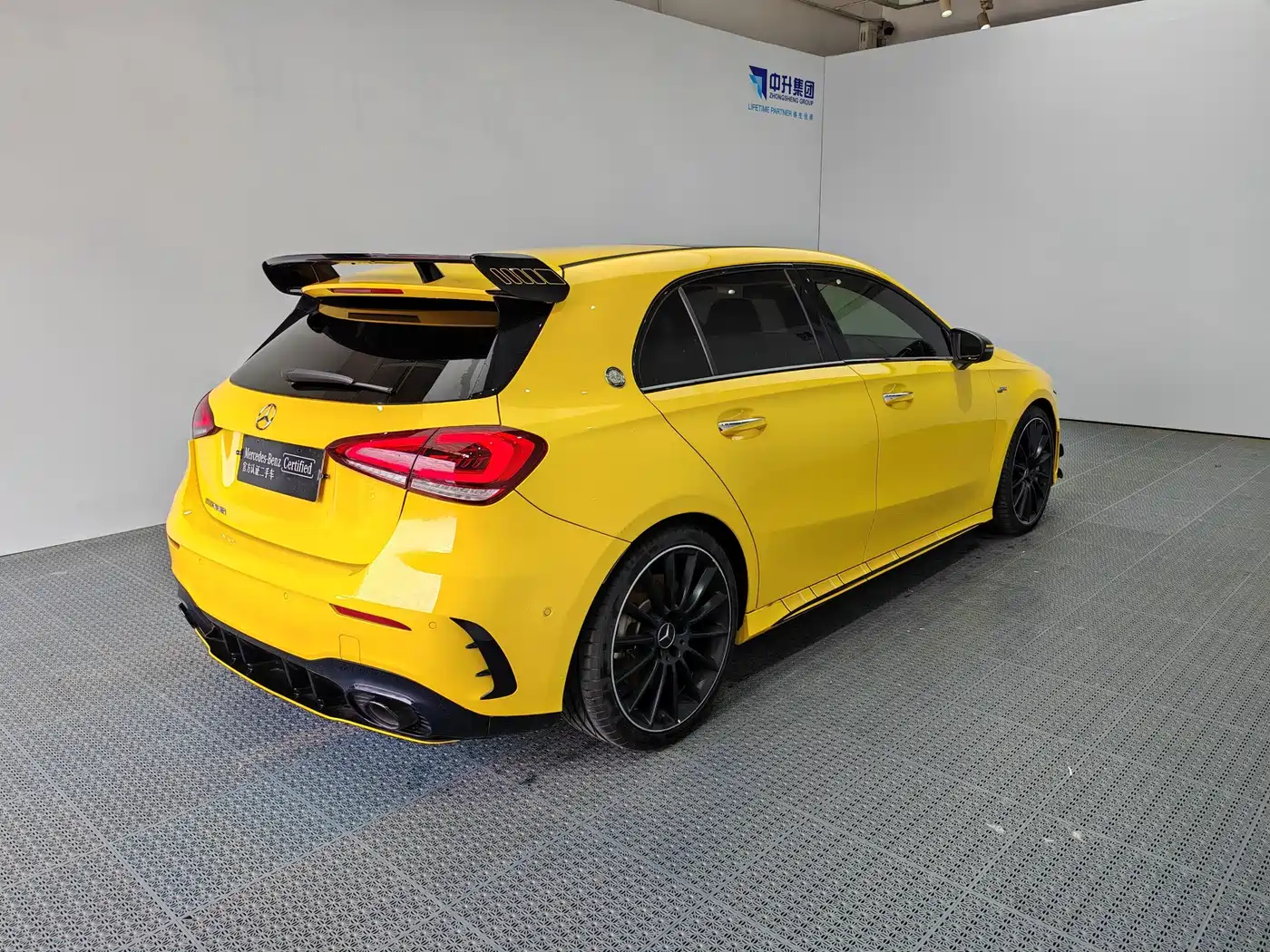 Mercedes-Benz A-Class AMG (Import) 2023 AMG A 35 4MATIC Sun Edition фото 6