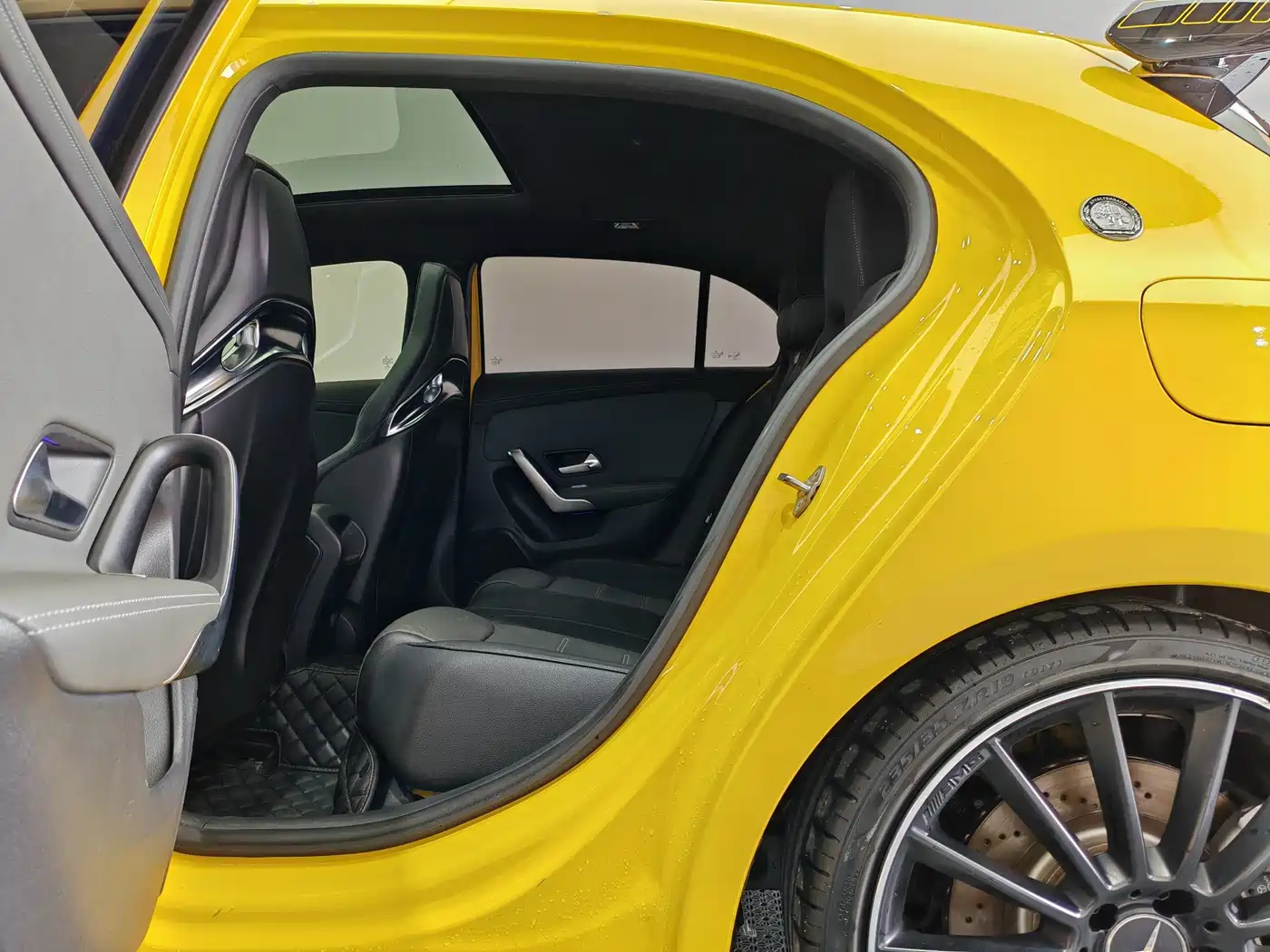 Mercedes-Benz A-Class AMG (Import) 2023 AMG A 35 4MATIC Sun Edition фото 12