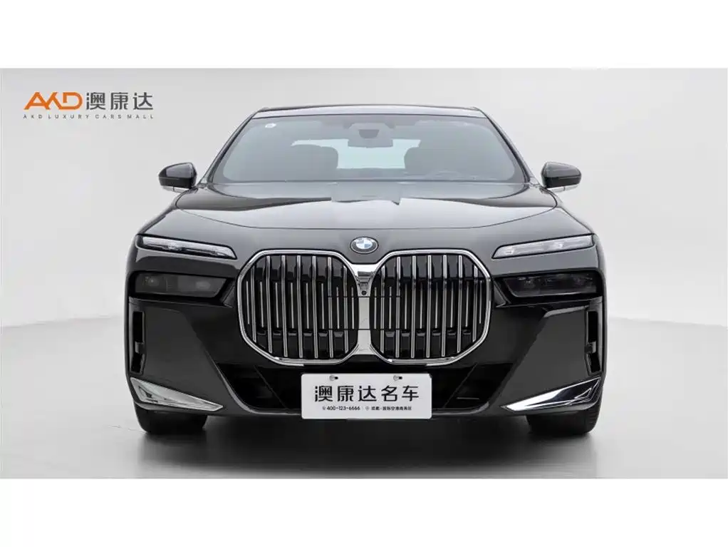 BMW 7 Series 2023 740Li Exclusive M Sport Package фото 2