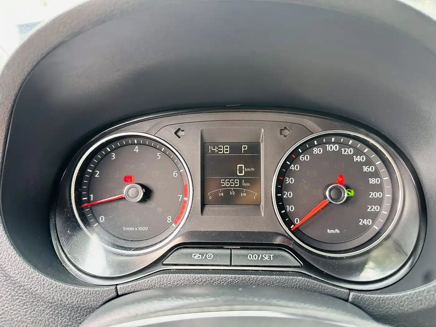 Volkswagen Polo 2014 1.6L Cross Polo Automatic фото 7