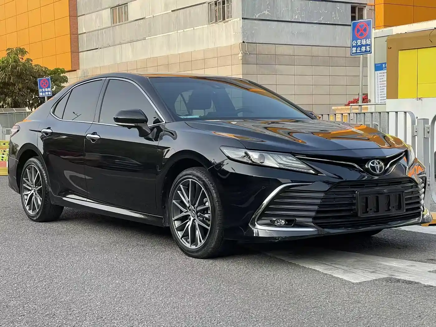 Toyota Camry 2023 2.5G Luxury Edition фото 3