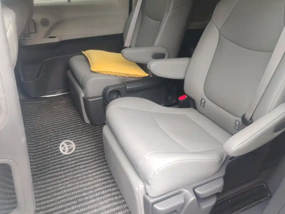 Toyota Granvia 2025 2024 2.5L Hybrid Comfort