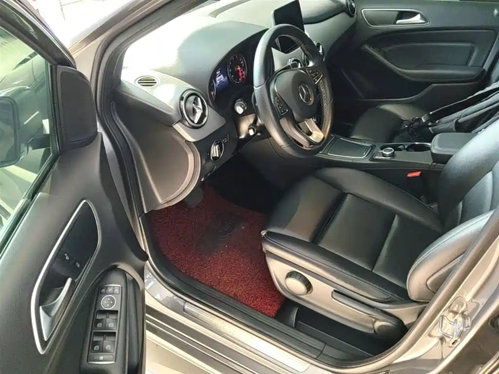 Mercedes-Benz B-Class 2018 B 200 Sport фото 16