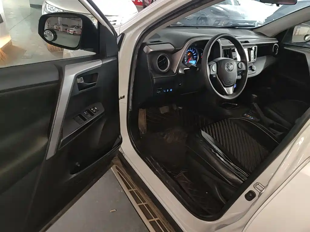 Toyota RAV4 Rongfang 2016 2.0L CVT 2WD Trend (China V) фото 16