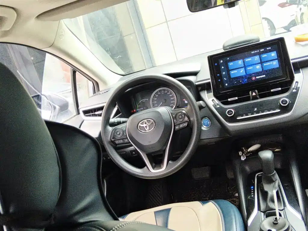 Toyota Corolla 2021 Hybrid 1.8L E-CVT Elite Edition фото 3
