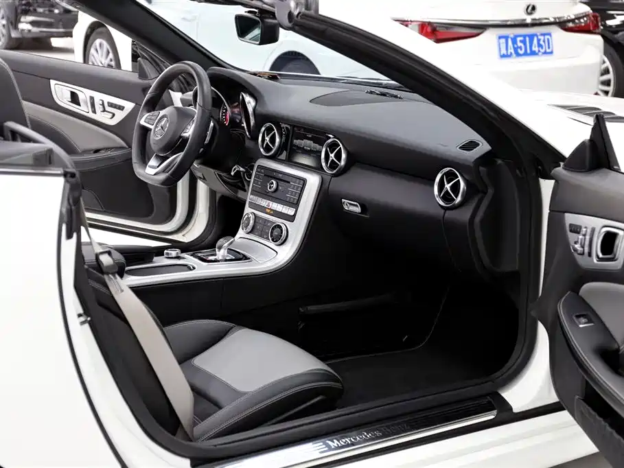 Mercedes-Benz SLC 2019 SLC 260 Jinyu Collector's Edition фото 19