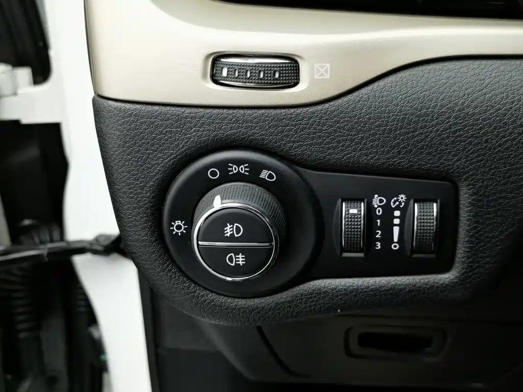 Фото 21 - Jeep Cherokee