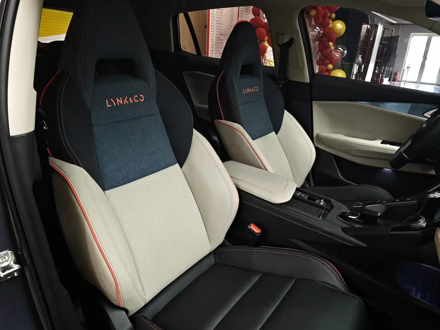 Lynk & Co 06 2020 1.5T Halo фото 15