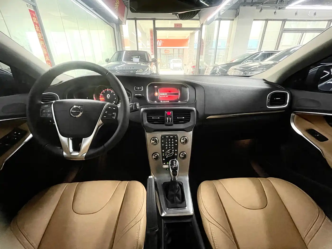 Фото 16 - Volvo V40