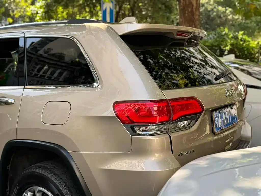 Фото 8 - Jeep Grand Cherokee (Import)