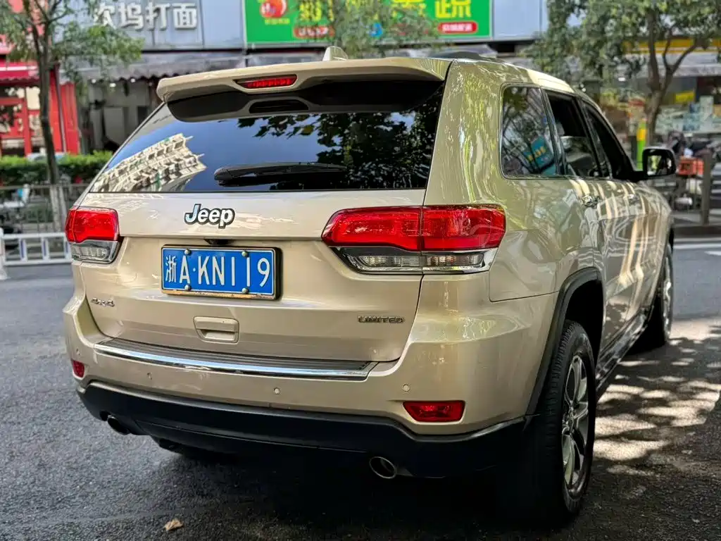 Фото 7 - Jeep Grand Cherokee (Import)