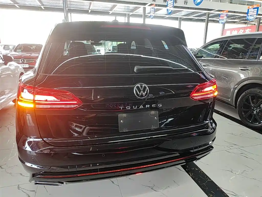 VOLKSWAGEN TOUAREG
