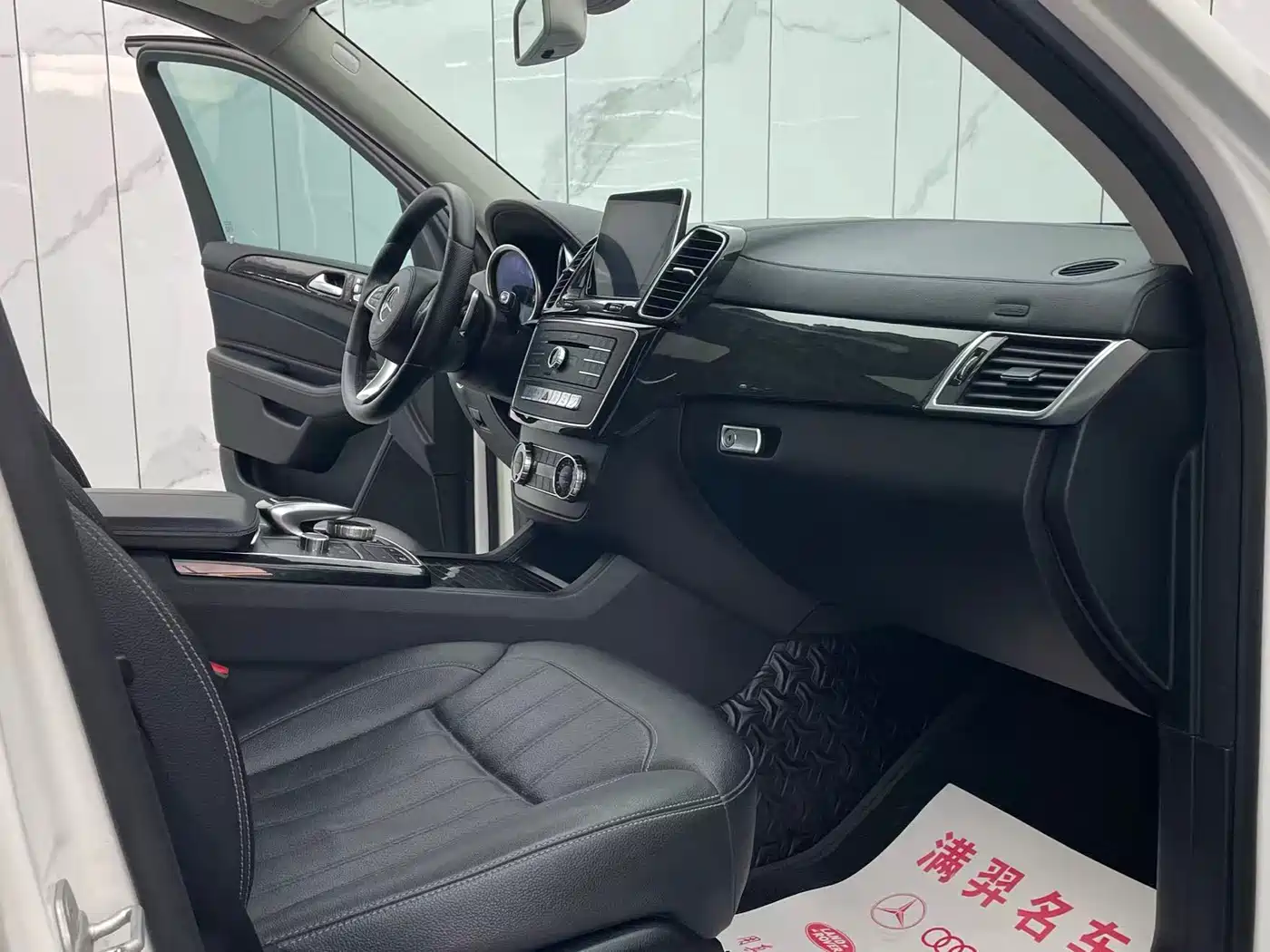 Mercedes-Benz GLS 2016 GLS 400 4MATIC Luxury фото 19