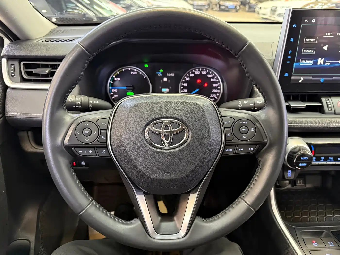 Toyota Wildlander 2021 Hybrid 2.5L E-CVT AWD Luxury Edition фото 14