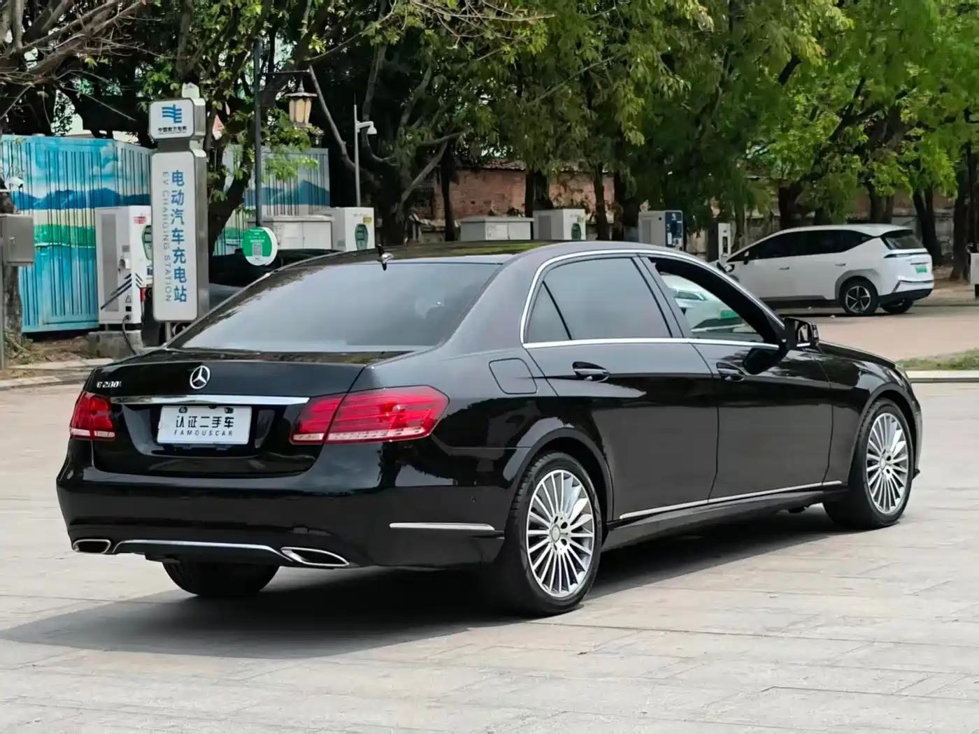Mercedes-Benz E-Class 2015 Facelift E 200 L фото 17