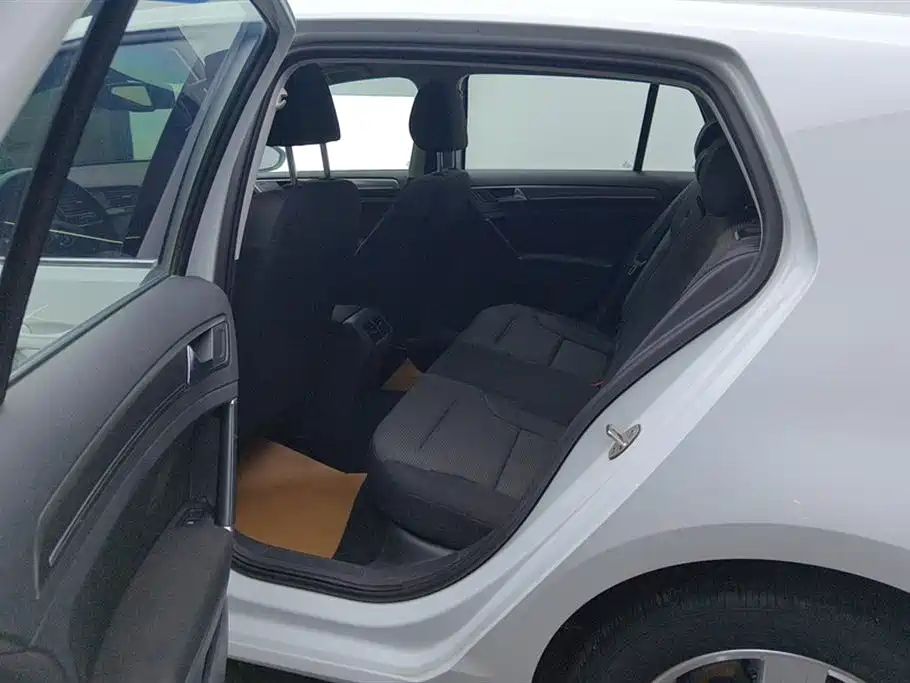 Volkswagen Golf 2016 230TSI Automatic Comfort фото 11