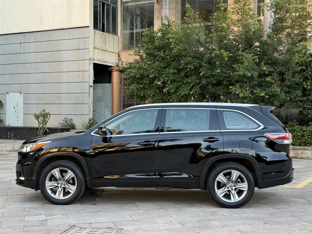 Toyota Highlander 2015 2.0T FWD Luxury Navigation Edition 7-seater фото 3