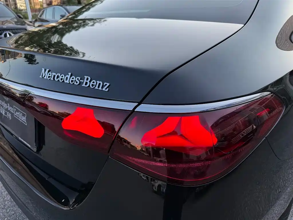 Фото 9 - Mercedes-Benz E-Class
