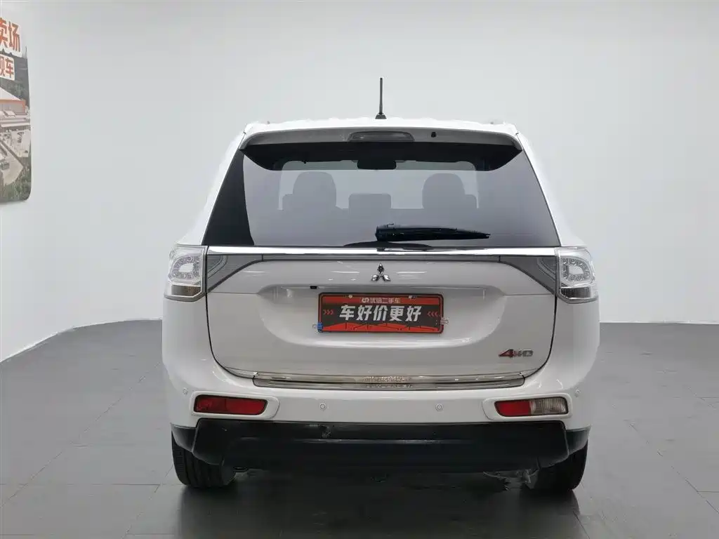 Mitsubishi Outlander (Import) 2014 2.4L 4WD Luxury Value Edition 5-seater фото 4