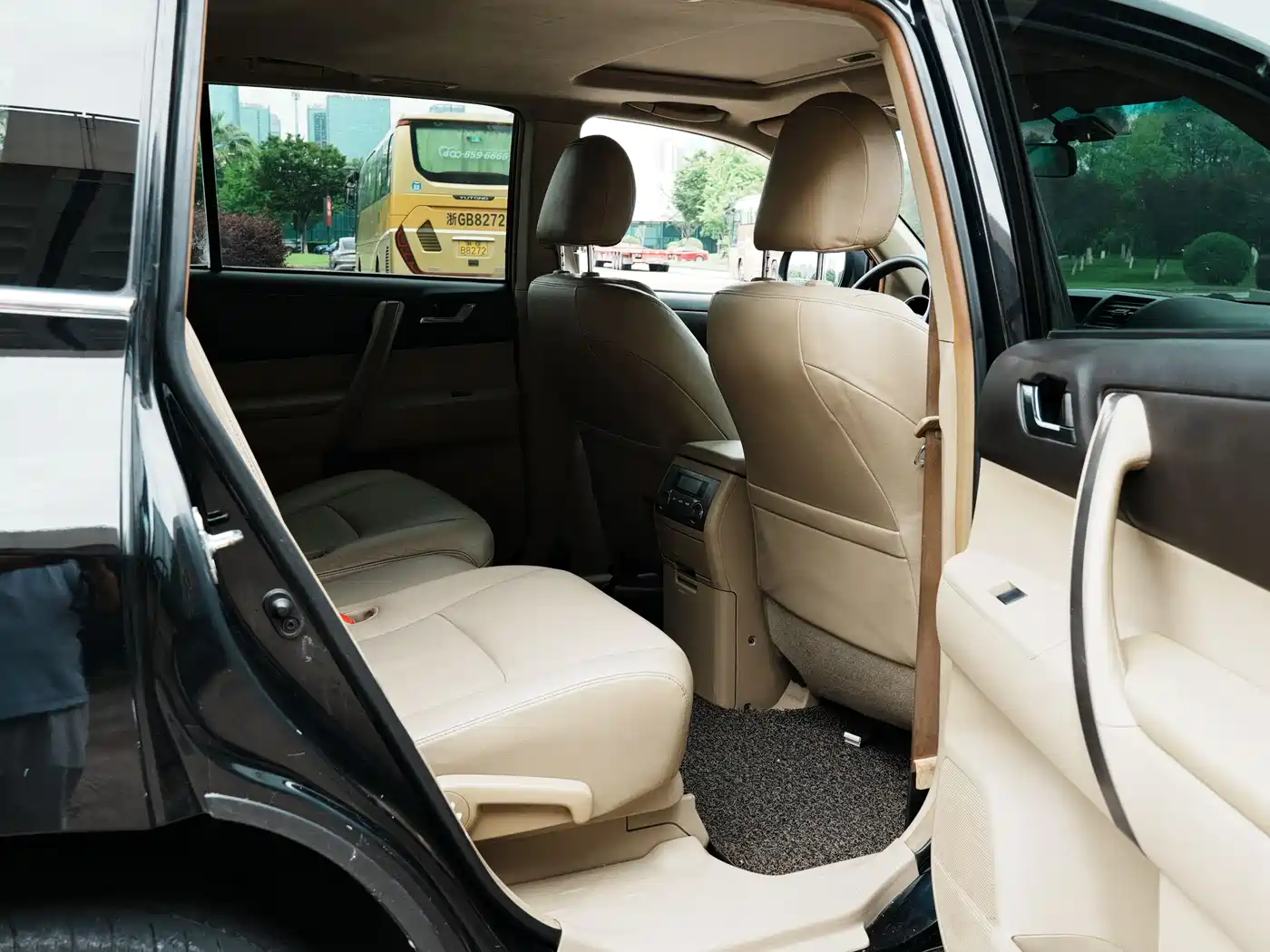 Toyota Highlander 2011 2.7L 2WD 7-seat Luxury Navigation фото 14