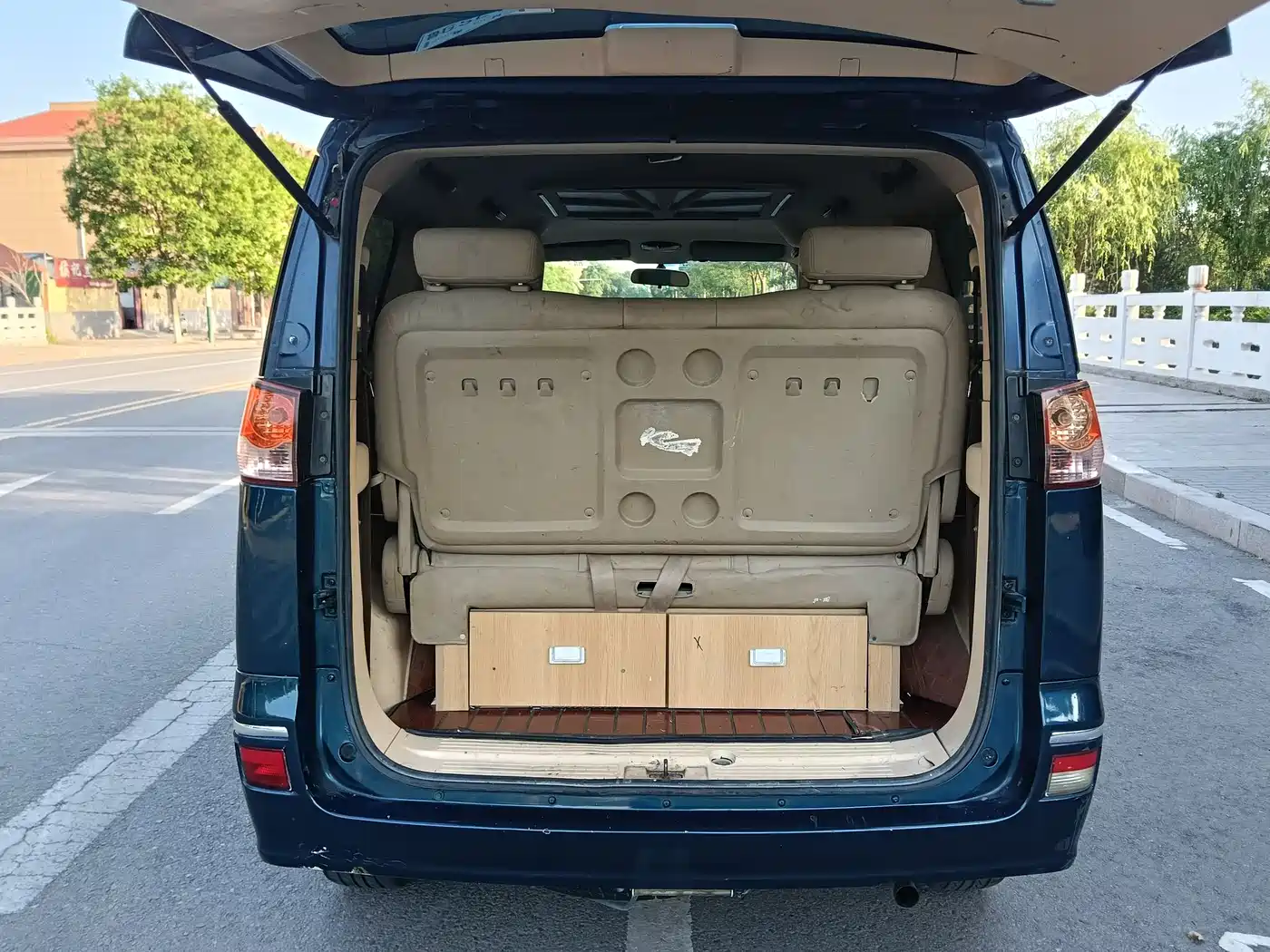 Dongfeng ZNA Shuaike 2011 2011 1.6L Manual Luxury 7-seater