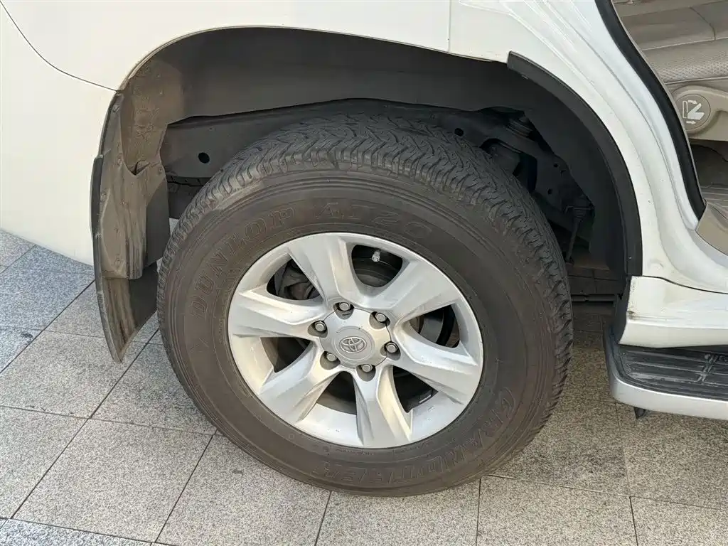 Toyota Prado 2010 4.0L Automatic TX-L фото 12