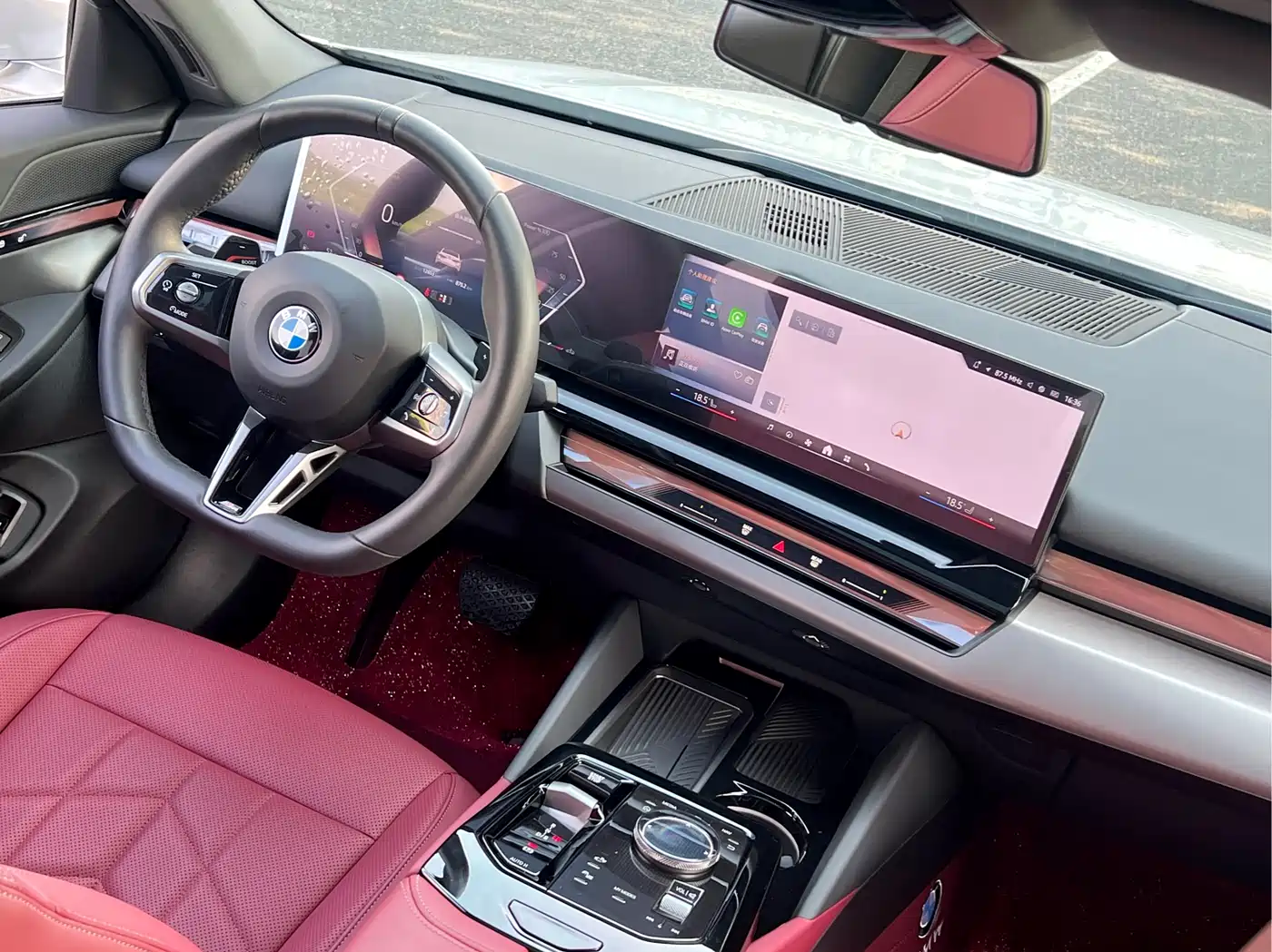 BMW 5 Series 2026 525Li M Sport Package фото 9