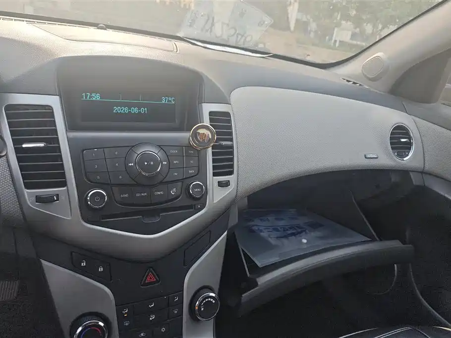Chevrolet Cruze 2012 1.6L SE MT фото 13