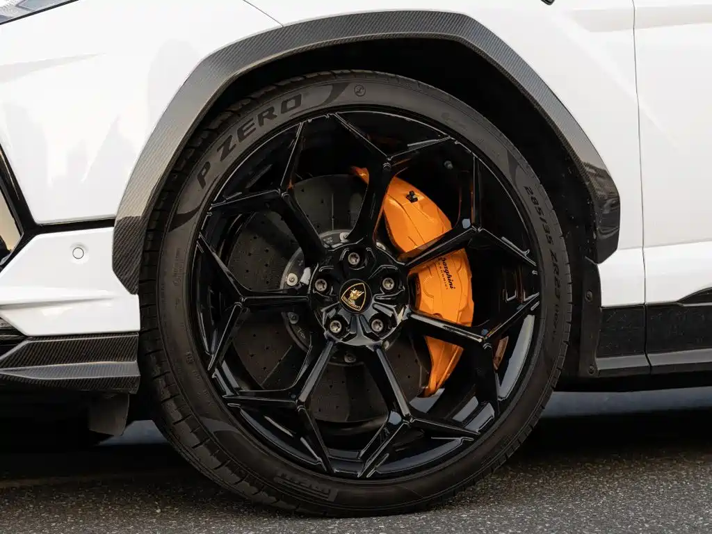 Фото 8 - Lamborghini Urus