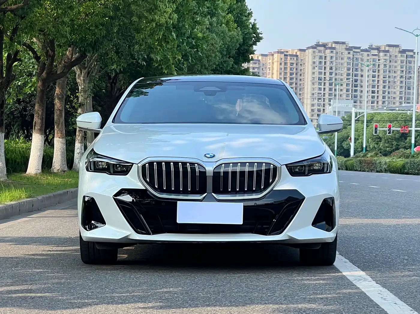 BMW 5 Series 2026 525Li M Sport Package фото 2