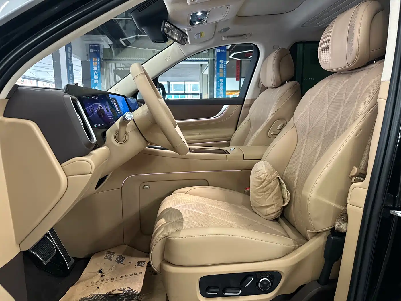 AITO Wenjie AITO M9 2025 Extended Range Ultra 52kWh 6-Seater фото 9