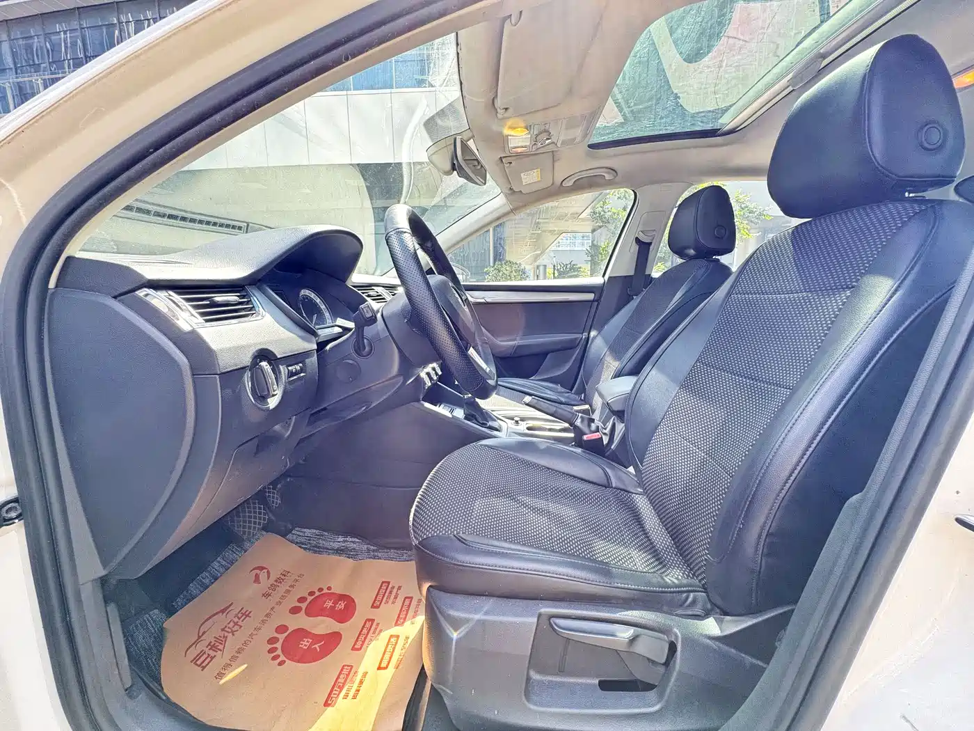 Škoda Octavia 2018 TSI230 DSG Luxury Edition фото 4