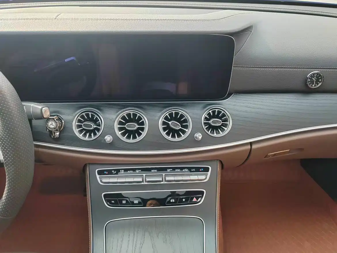 Mercedes-Benz E-Class 2023 E 300 L Sport Fashion фото 8