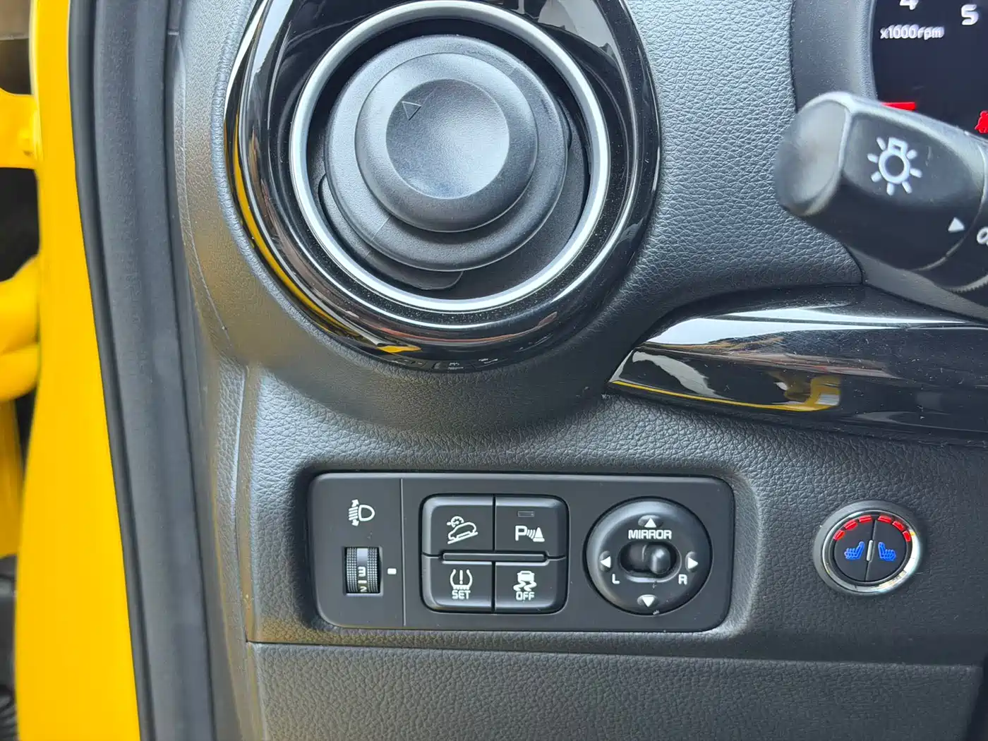 Kia KX1 2021 1.4L CVT Fun Sunroof Version фото 6