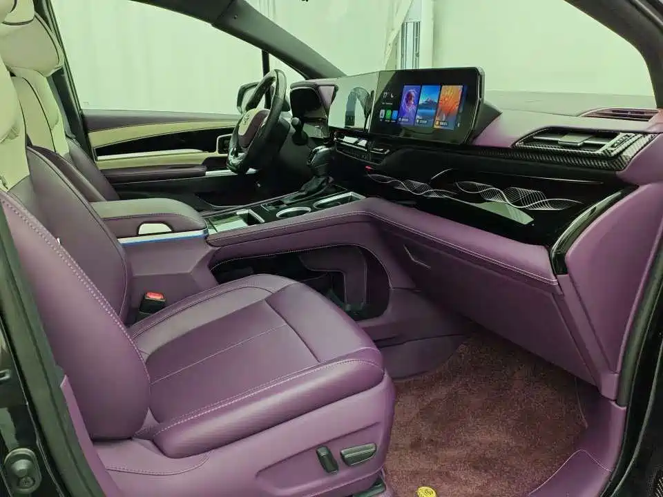Toyota Granvia 2024 2.5L Hybrid Comfort фото 8
