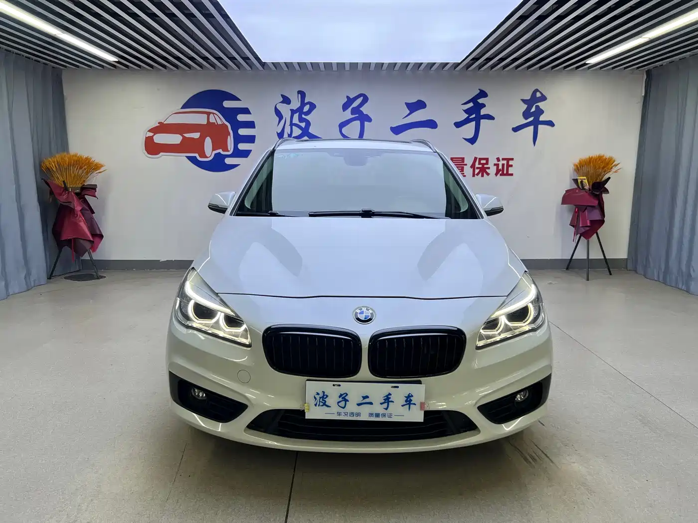BMW 2 Series Touring 2016 218i Leading фото 2
