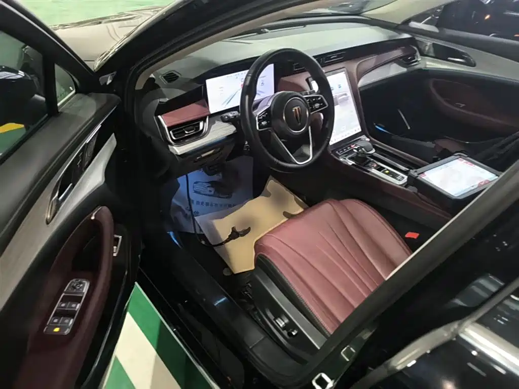 Hongqi H5 2025 2.0T Automatic Flag Celebration 500,000 Units Anniversary Edition фото 16