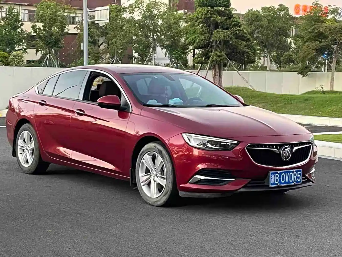 Photo 3 - Buick Regal