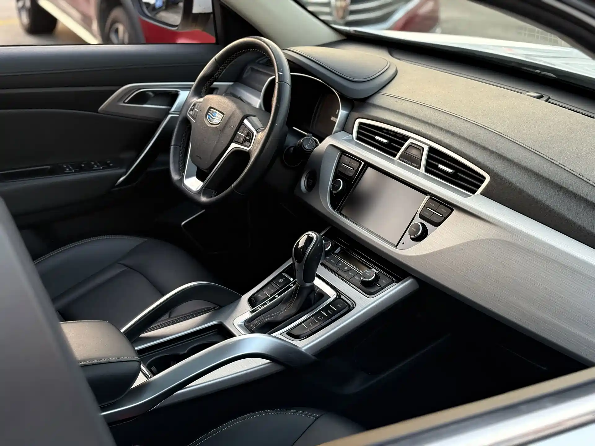 Фото 4 - Geely Atlas