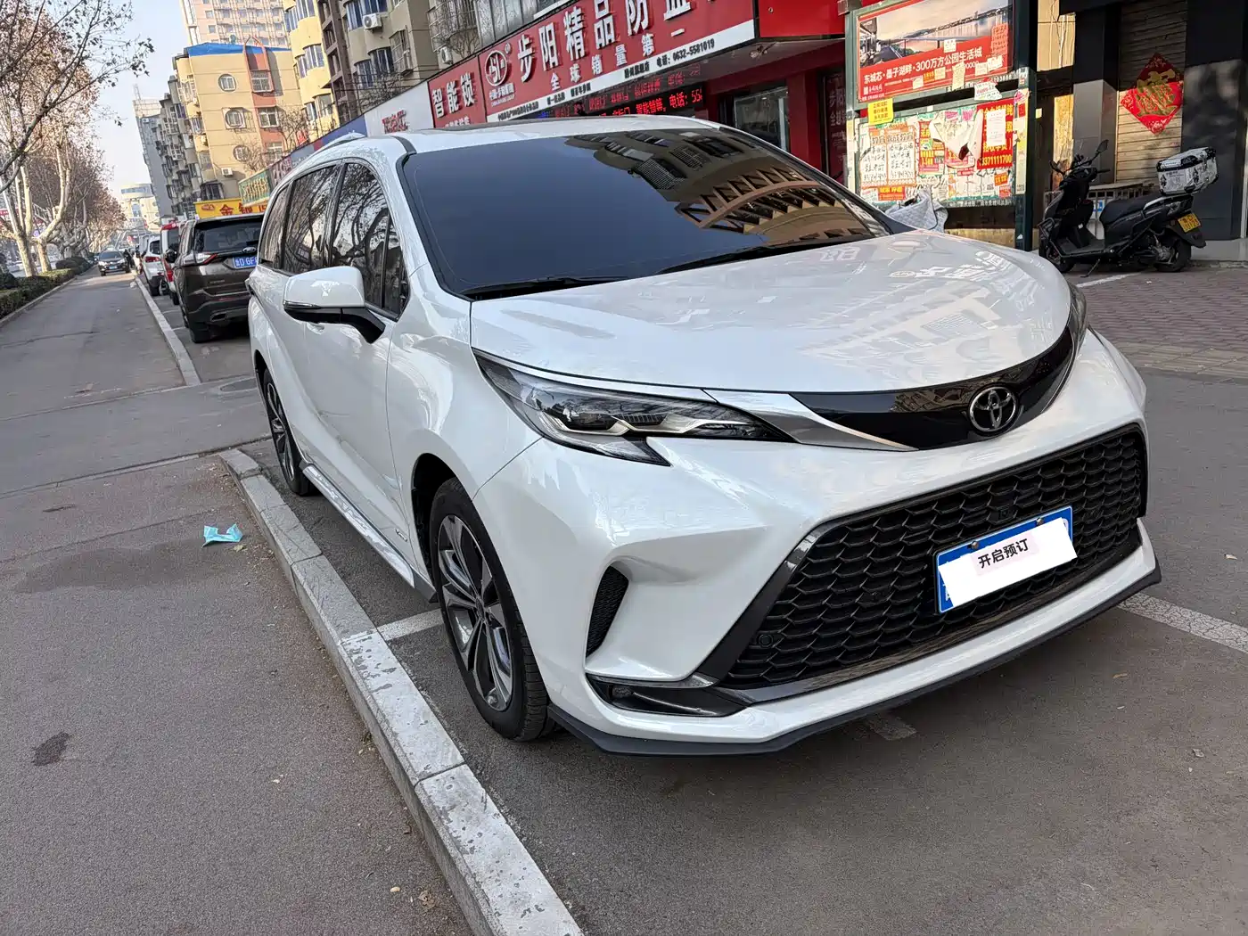 Toyota Granvia 2024 2.5L Hybrid Premium PLUS фото 3