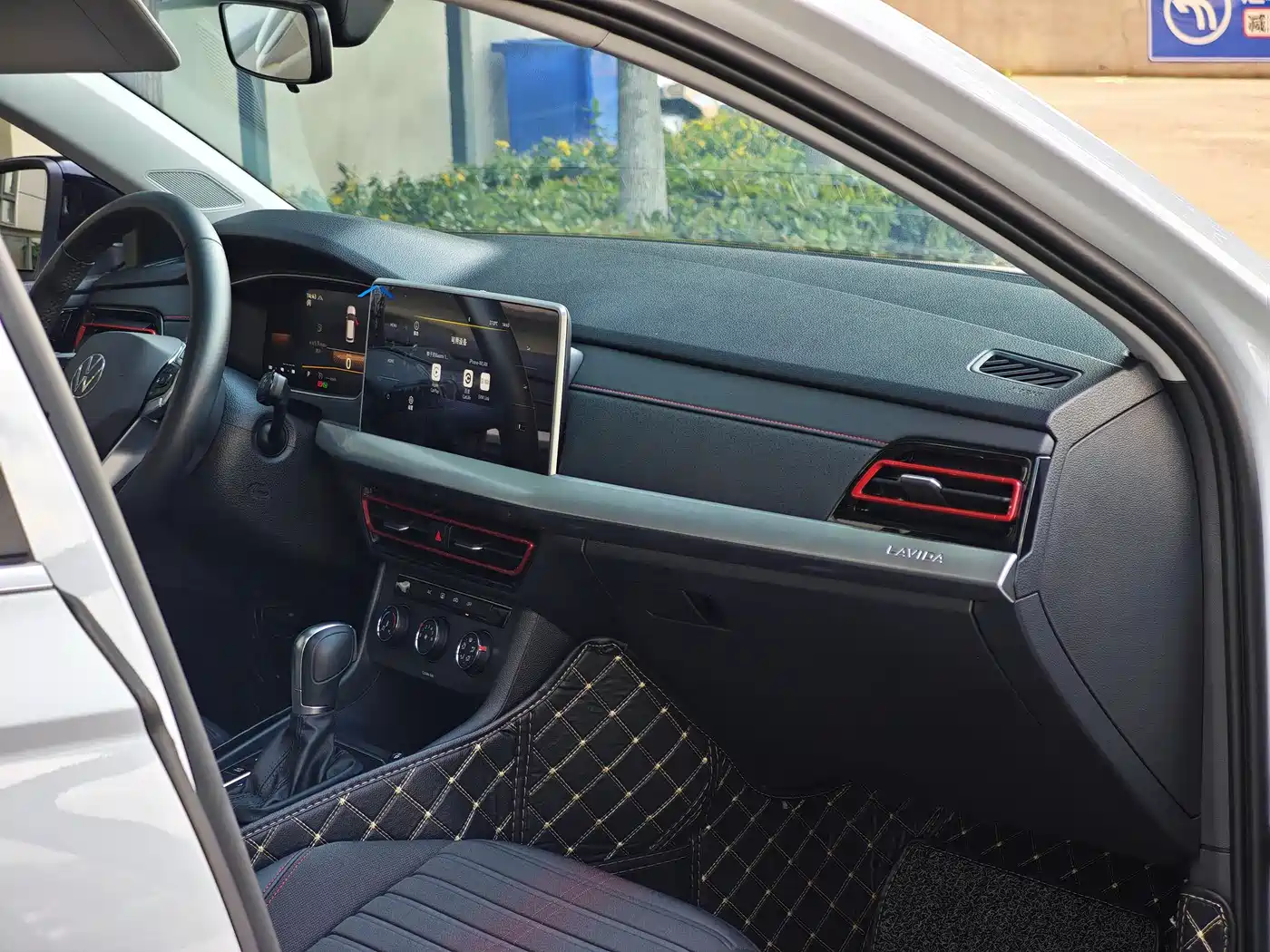 Volkswagen Lavida 2023 200TSI DSG Starlight Comfort Edition фото 12