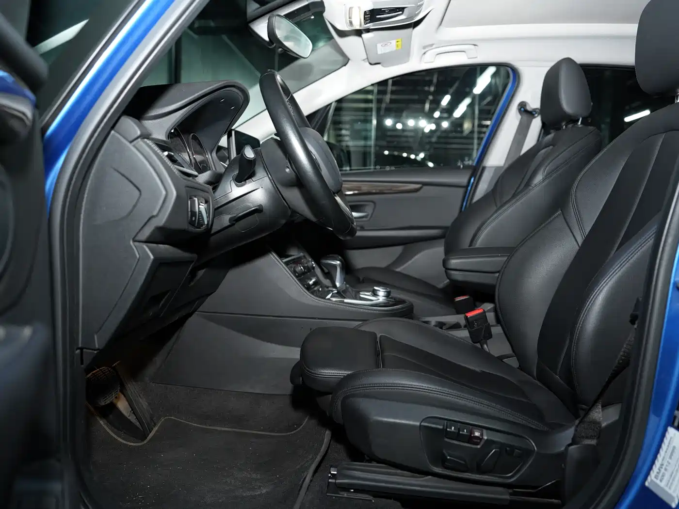 BMW 2 Series Touring 2018 Model 220i Luxury Package фото 12