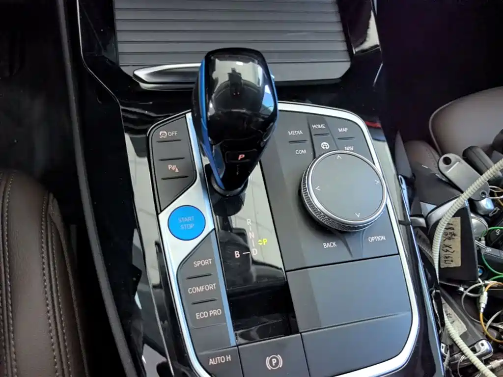 BMW iX3 2022 Leading Edition фото 12
