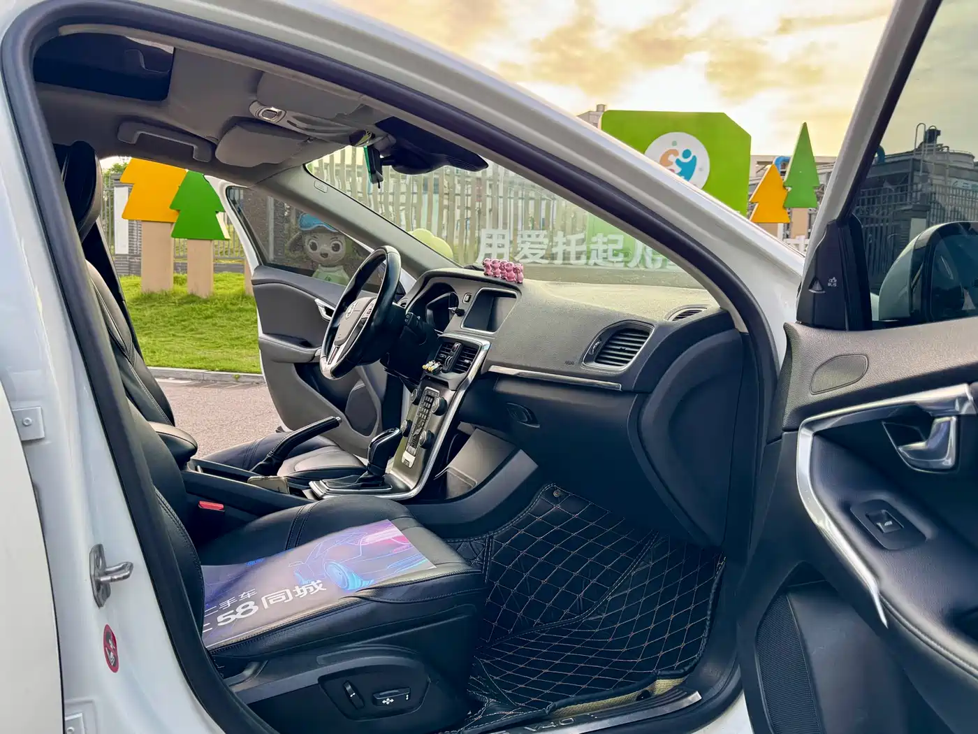 Volvo V40 2014 2014 2.0T Zhiya Edition