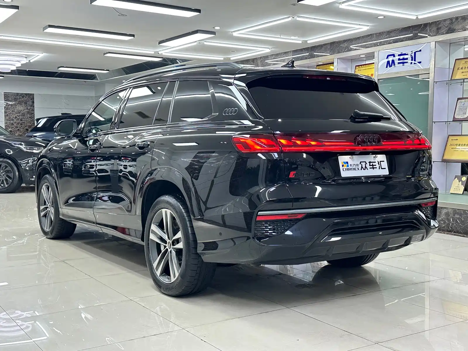 Photo 4 - Audi Q6