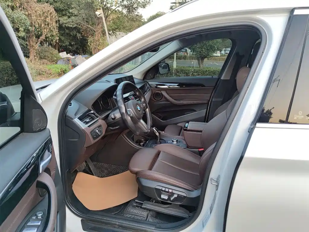 BMW X1 2022 sDrive25Li Leading фото 4