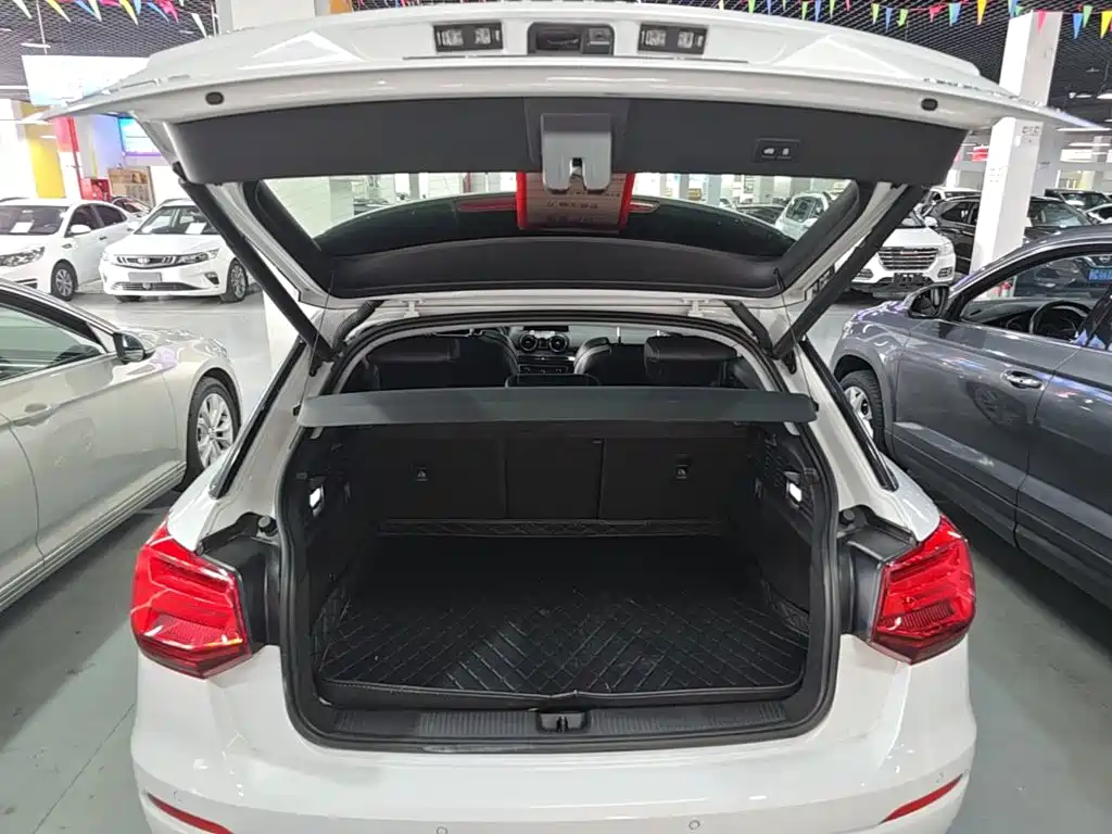 Photo 19 - Audi Q2L