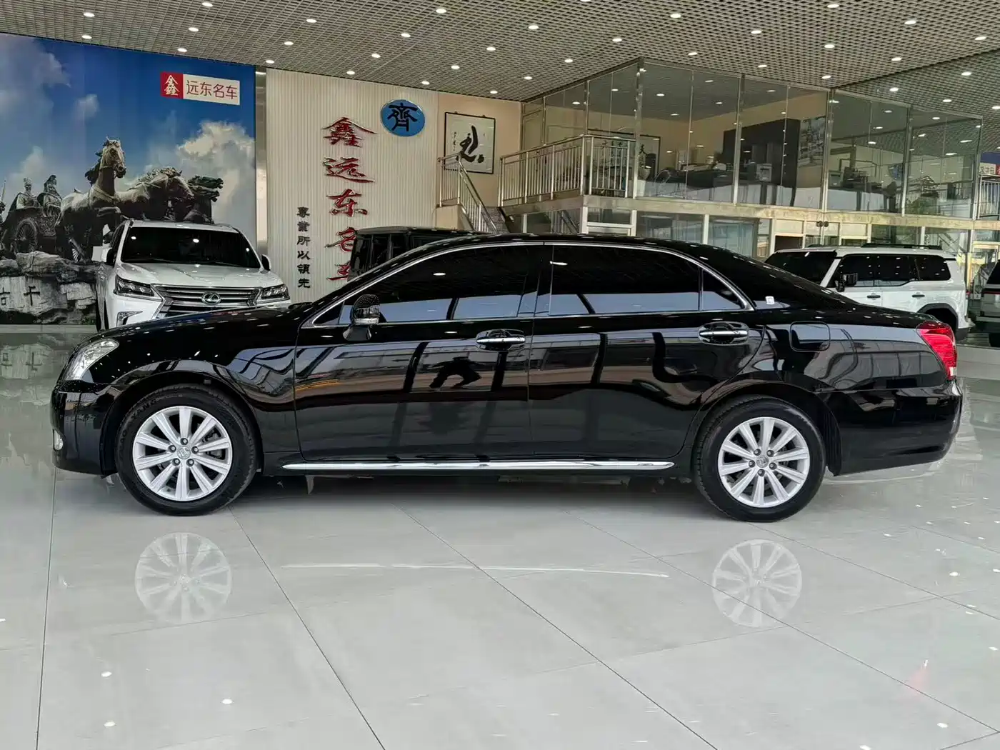 Toyota Crown 2012 2.5L Royal Navigation Edition фото 3