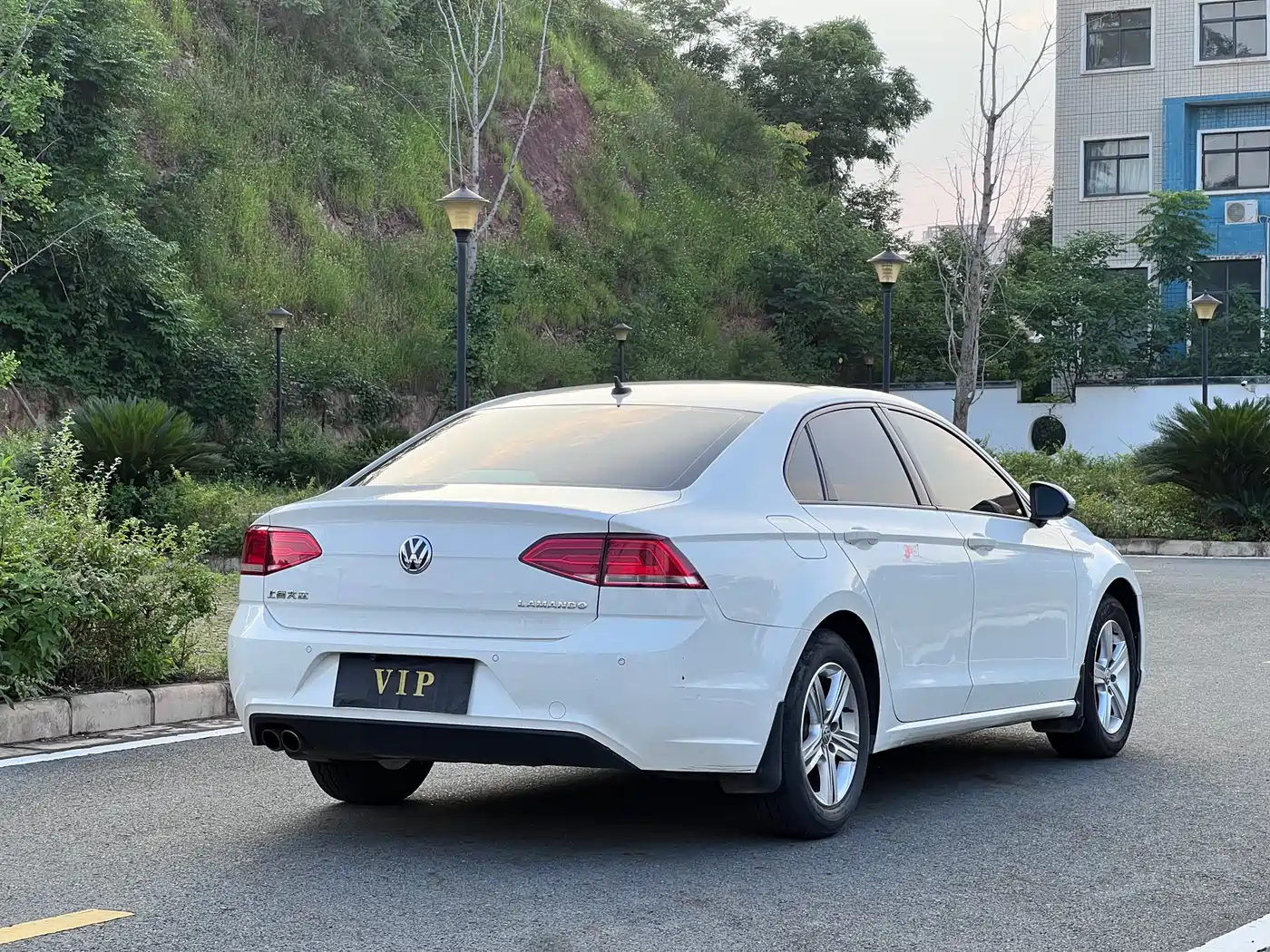 Volkswagen Lamando 2015 230TSI DSG Style фото 6